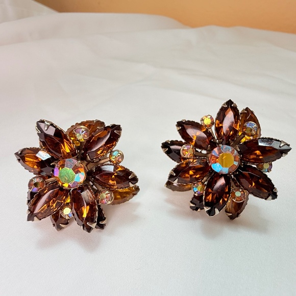 Vintage Rivited Brown Glass and Brown AB Clip Earrings Flower Cluster Design - Picture 12 of 14